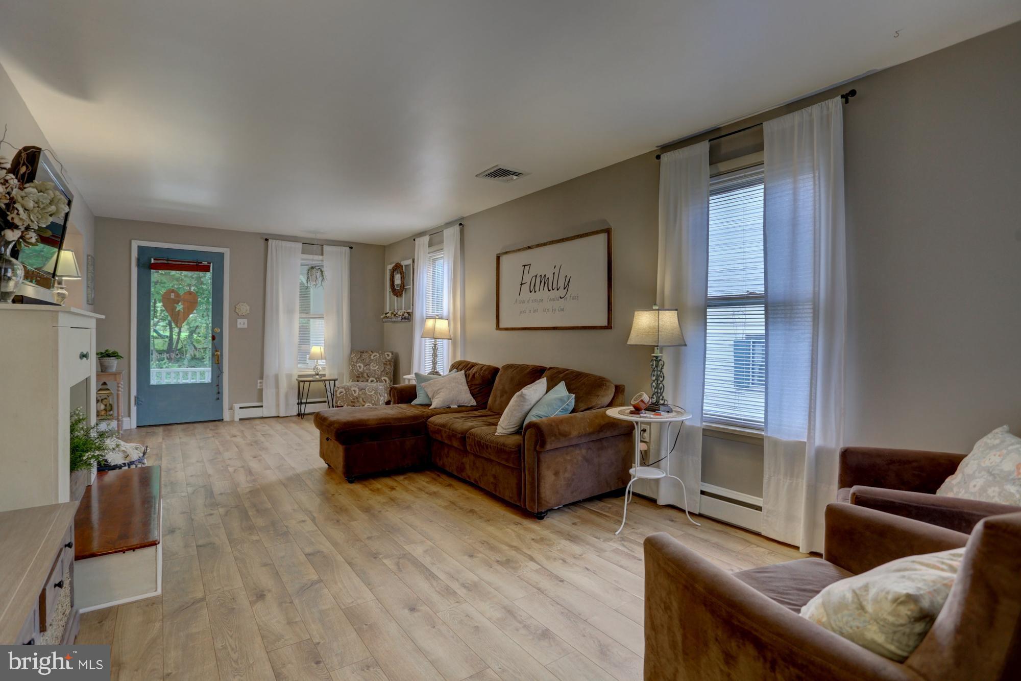1614 Lampeter Road Lancaster, PA 17602 - Photo 8 of 27 Living Room 2