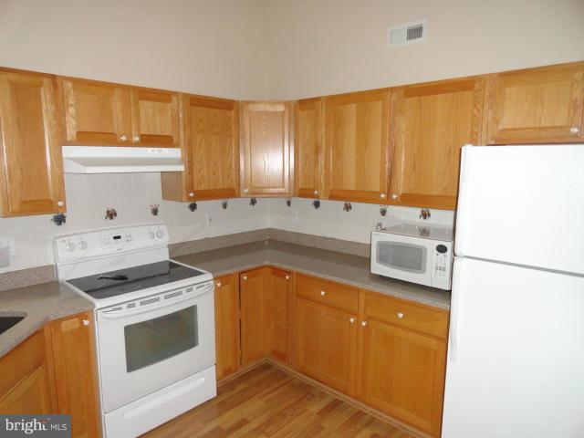 884 Ripplebrook Drive Culpeper, VA 22701 - Photo 9 of 24 Kitchen