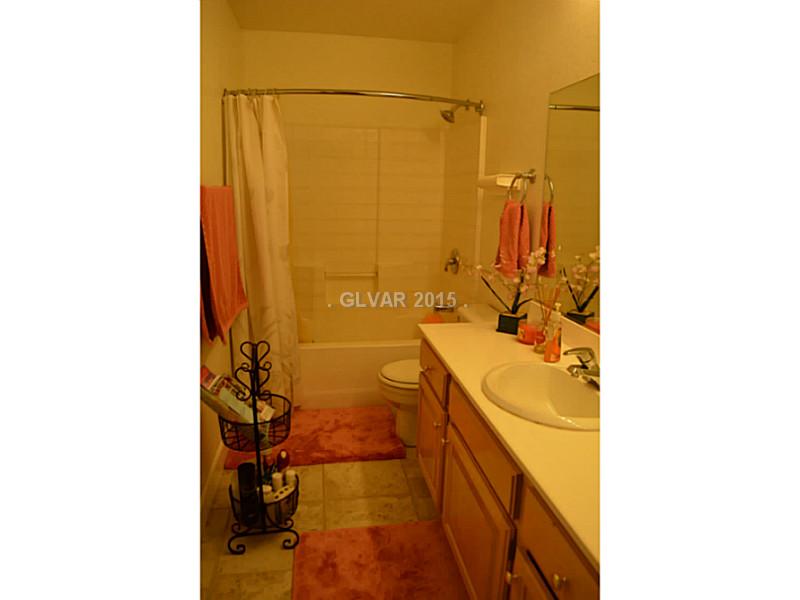 9756 Ridgebluff Avenue Las Vegas, NV 89148 - Photo 28 of 31 Bathroom.