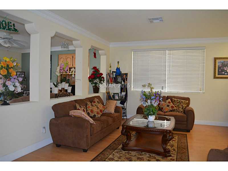 9756 Ridgebluff Avenue Las Vegas, NV 89148 - Photo 4 of 31 Living Room.