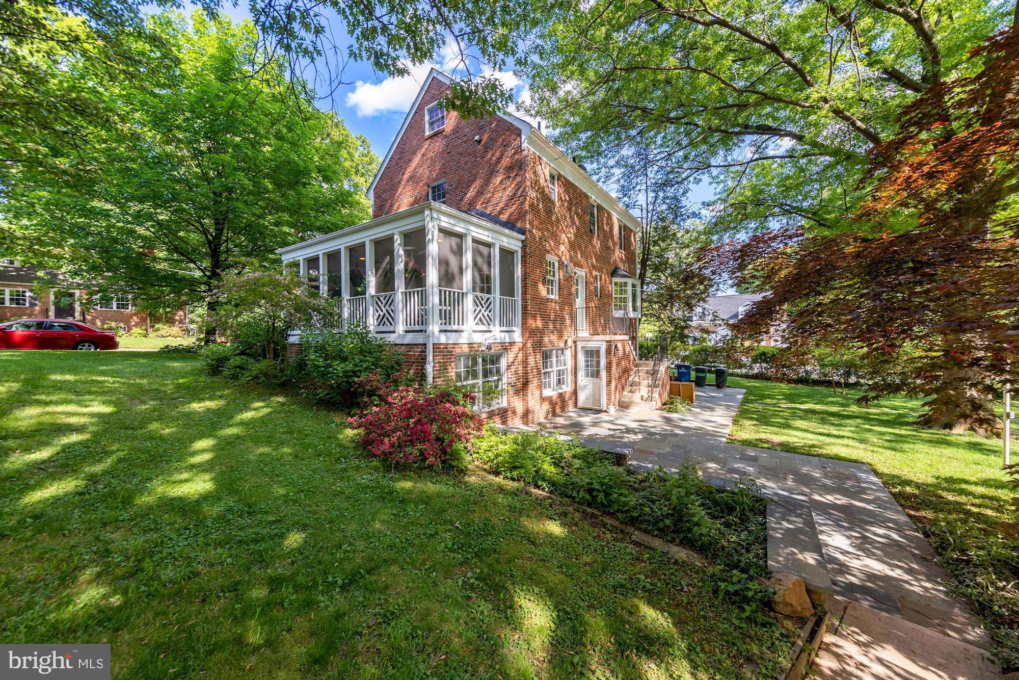 9000 Walden Road Silver Spring, MD 20901 - Photo 45 of 59 Side View of the Yard