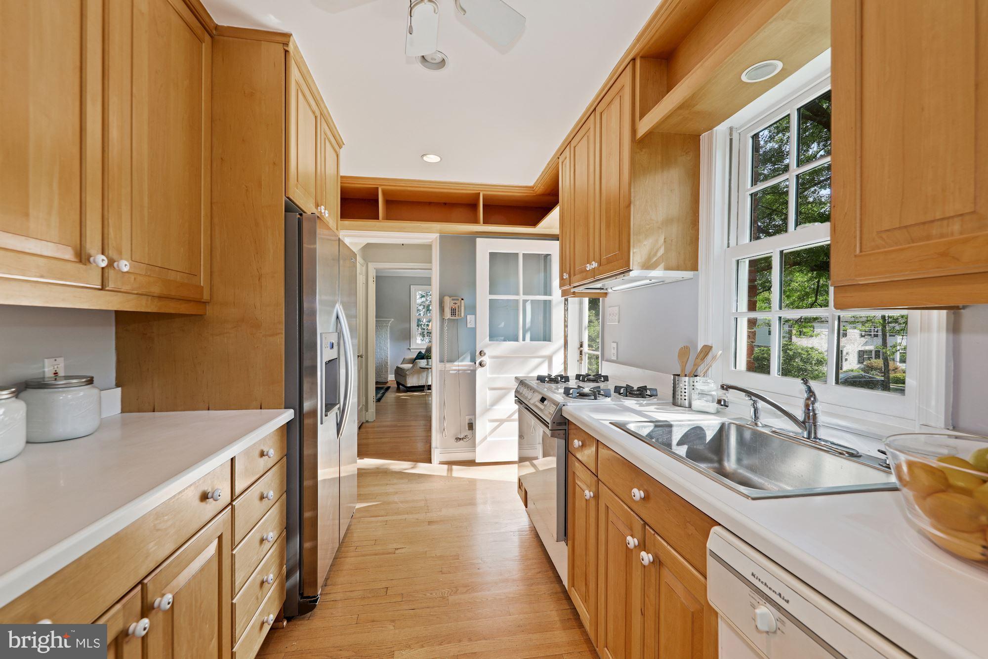 9000 Walden Road Silver Spring, MD 20901 - Photo 10 of 59 Kitchen