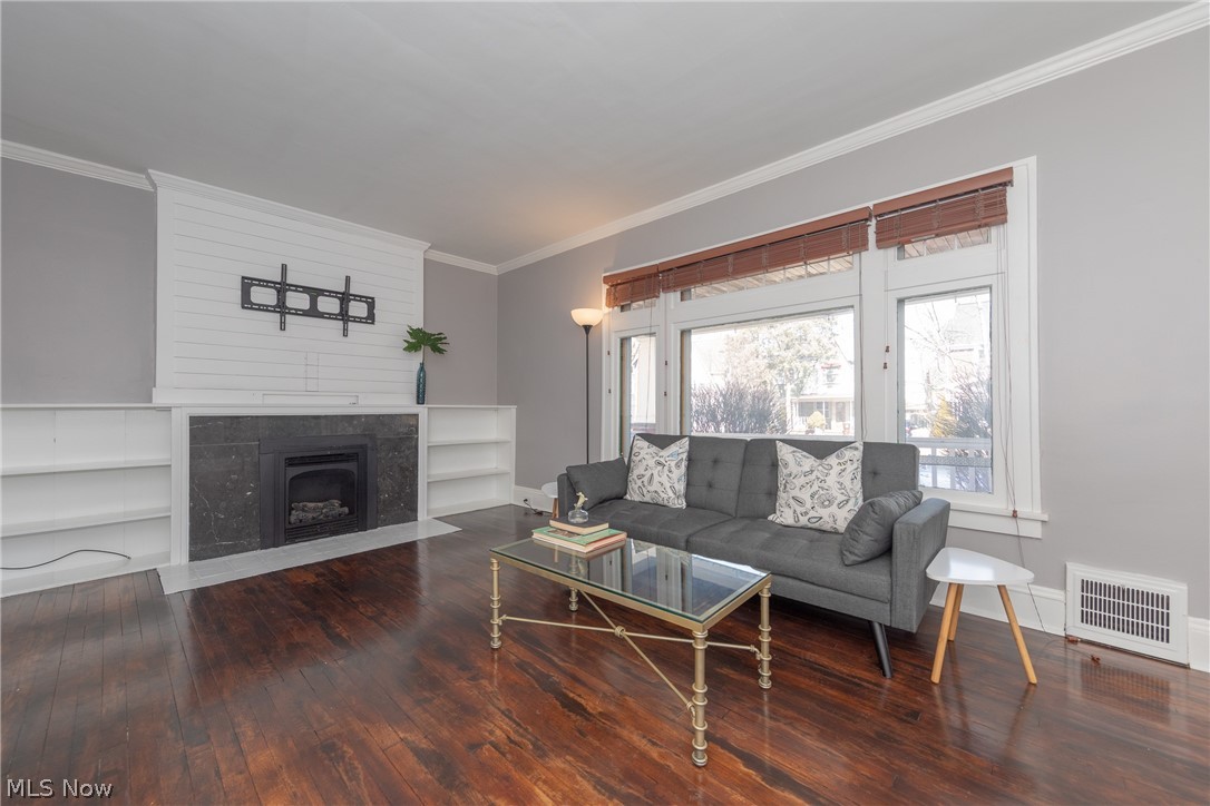3482 Tullamore Road Cleveland, OH 44118 - Photo 3 of 24 Gallery Image 3