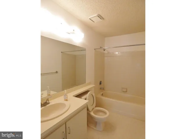 $2,200 | 12 Holly Court, Trenton, NJ 08619