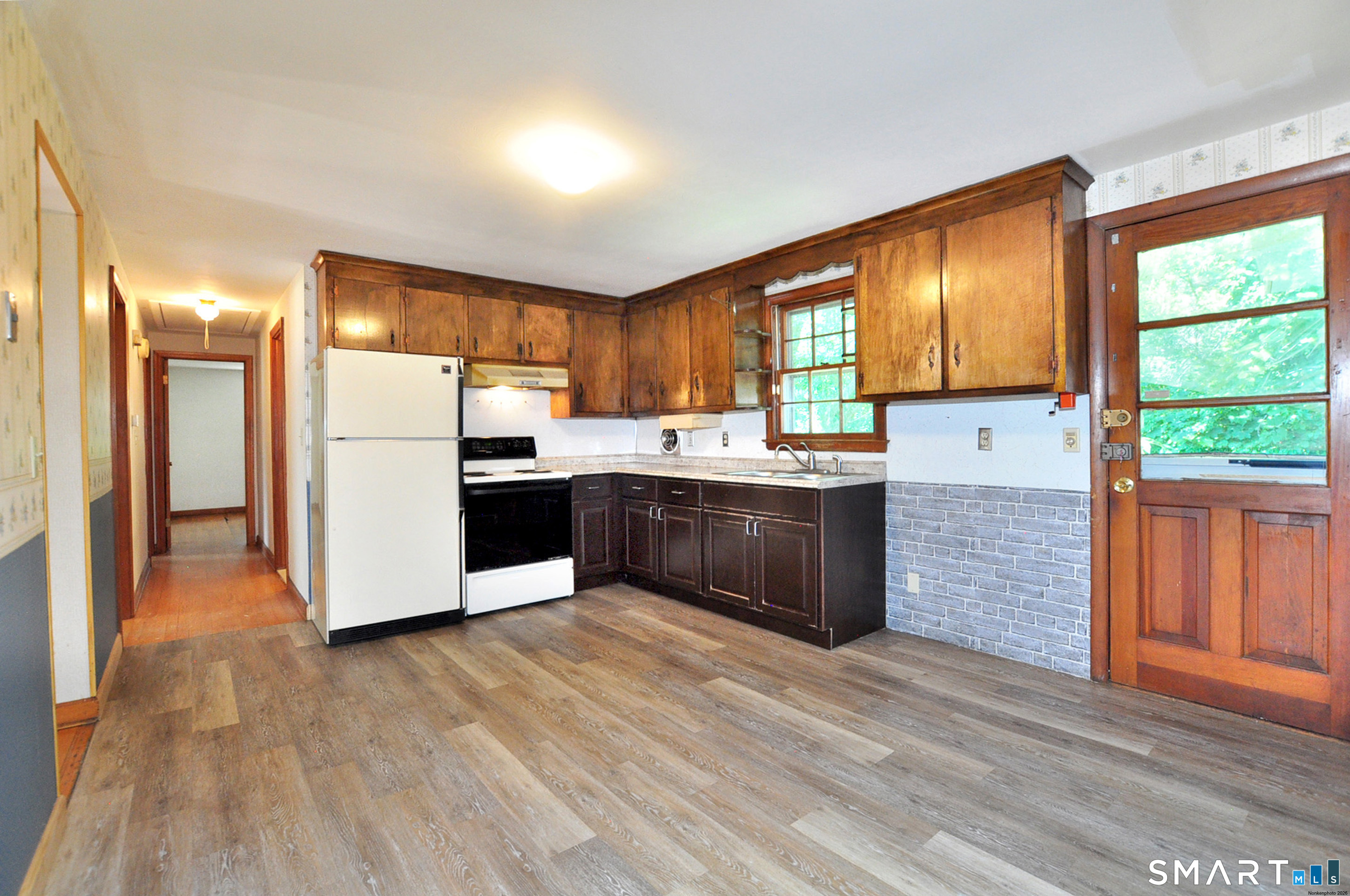 621 Kennedy Road Windsor, CT 06095 - Photo 12 of 28