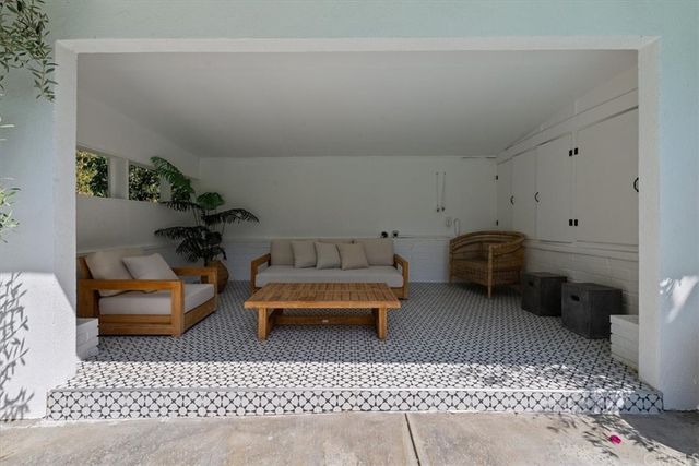 $2,070,000 | 4036 Glenalbyn Drive, Los Angeles, CA 90065