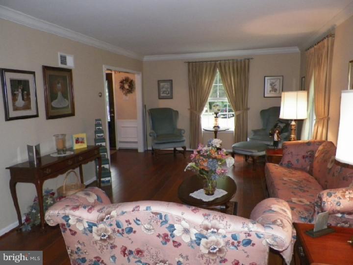 151 Glover Road Mullica Hill, NJ 08062 - Photo 4 of 25 Living Room