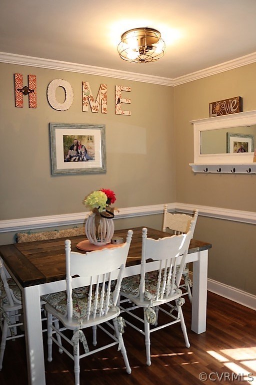 7211 Full Rack Drive Midlothian, VA 23112 - Photo 6 of 22 a view of a dining room with furniture and wooden floor