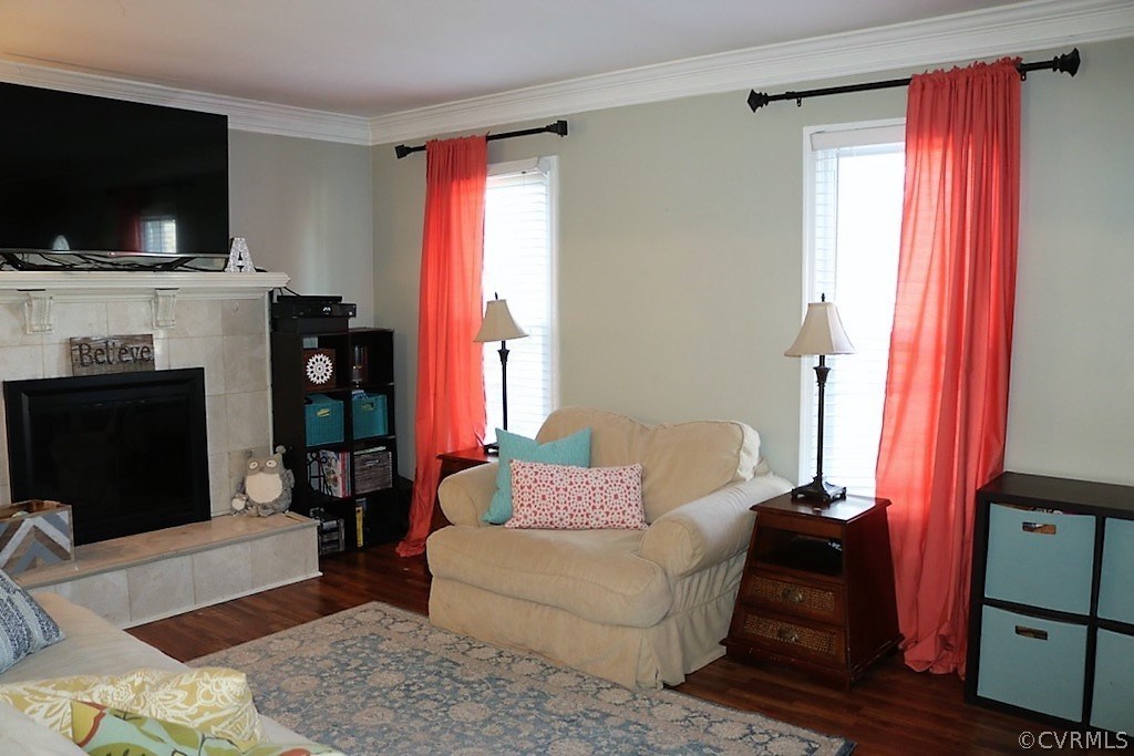7211 Full Rack Drive Midlothian, VA 23112 - Photo 8 of 22 a living room with furniture and a flat screen tv