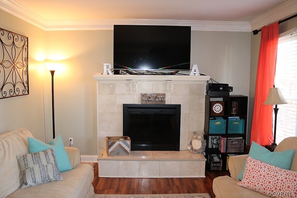 7211 Full Rack Drive Midlothian, VA 23112 - Photo 9 of 22 a living room with furniture and a flat screen tv