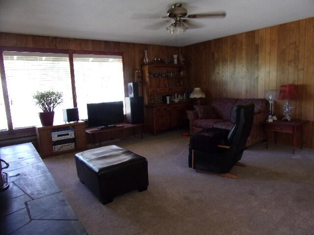 16880 Ford Road Rogue River, OR 97537 - Photo 10 of 37 Living room 3