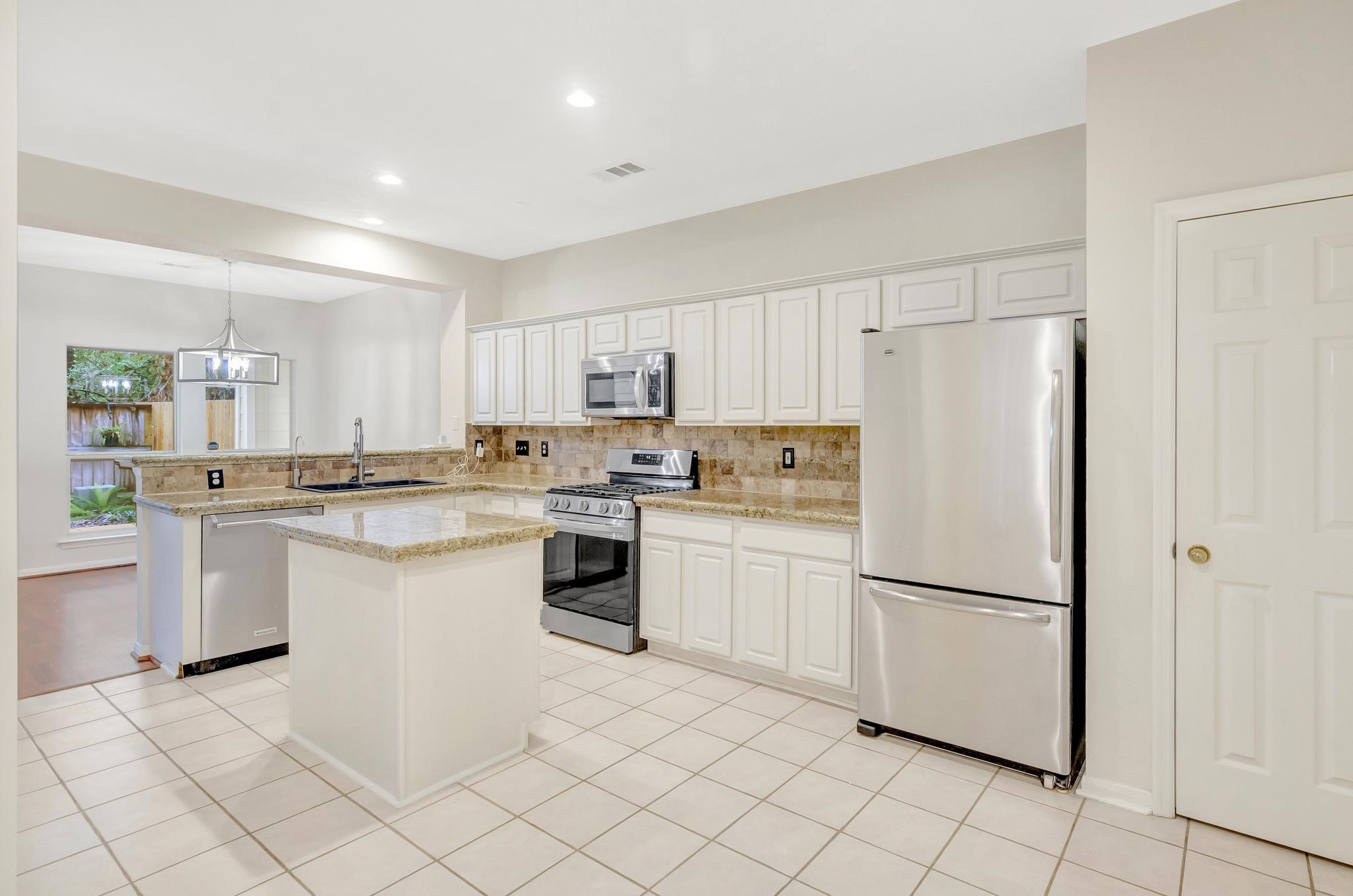 100 South Piper Trace Spring, TX 77381 - Photo 6 of 31