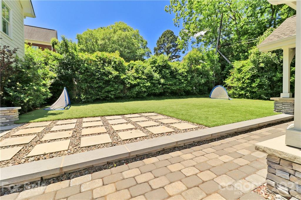 1901 Truman Road Charlotte, NC 28205 - Photo 38 of 39 a view of a backyard with plants
