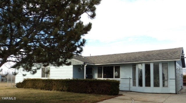 6701 East Beauchene Road Moxee, WA 98936 - Photo 1 of 27 a front view of a house with a yard and garage