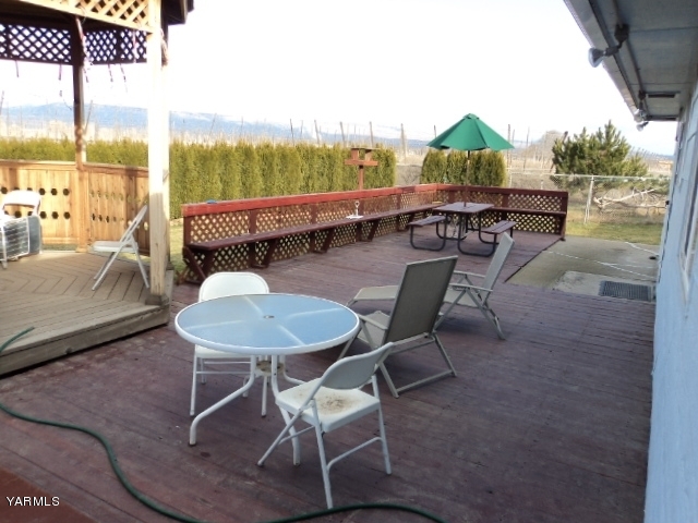6701 East Beauchene Road Moxee, WA 98936 - Photo 18 of 27 a view of a terrace with furniture and garden
