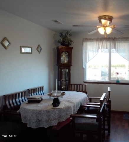 6701 East Beauchene Road Moxee, WA 98936 - Photo 6 of 27 a view of a dining room with furniture