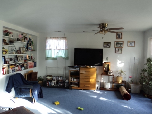 6701 East Beauchene Road Moxee, WA 98936 - Photo 8 of 27 a living room with furniture and a flat screen tv