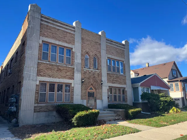 $1,025 | 5219 South Lake Drive, Cudahy, WI 53110