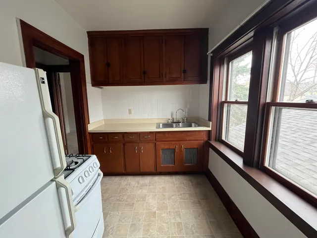 $1,025 | 5219 South Lake Drive, Cudahy, WI 53110