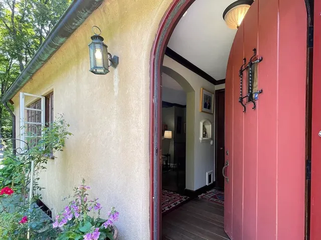 $585,000 | 7 Nubanusit Lane, Peterborough, NH 03458