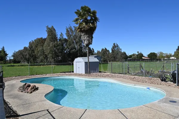 $998,999 | 14076 Saradale Lane, Galt, CA 95632