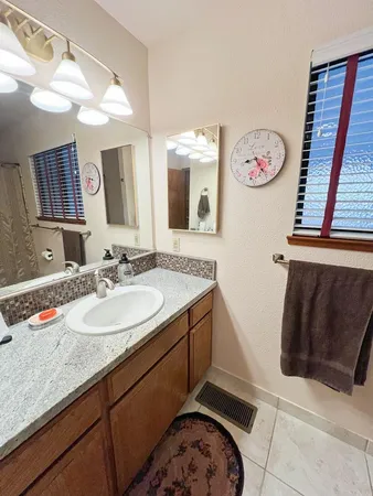 $998,999 | 14076 Saradale Lane, Galt, CA 95632