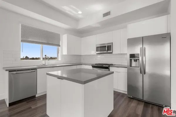 $4,195 | 1215 South Bedford Street, Unit 501, Los Angeles, CA 90035