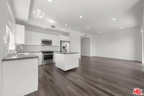$4,195 | 1215 South Bedford Street, Unit 501, Los Angeles, CA 90035