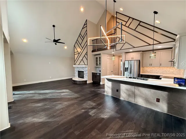 a view of entryway and kitchen
