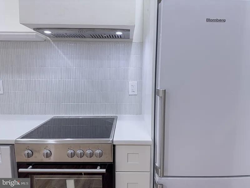 2111 Green Street, Unit 2R Philadelphia, PA 19130 - Photo 4 of 19 a view of a stove in the kitchen
