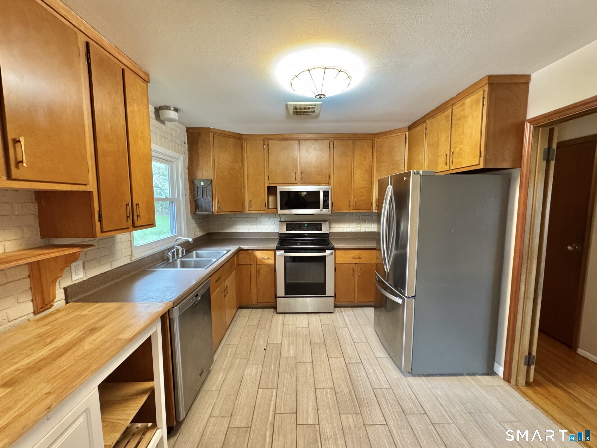 319 Jones Hollow Road Marlborough, CT 06447 - Photo 8 of 23