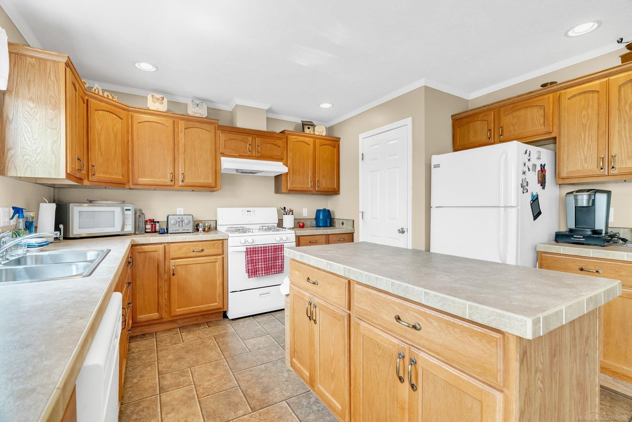 7400 Woodbine Road Lexington, MI 48450 - Photo 10 of 45