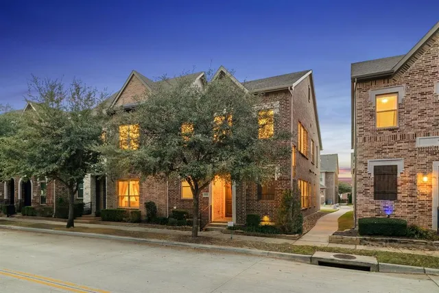 $450,000 | 4133 South Broadway Avenue, Flower Mound, TX 75028