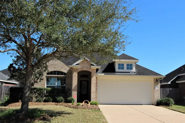 $2,300 | 2409 Avalon Trace Lane, Pearland, TX 77581