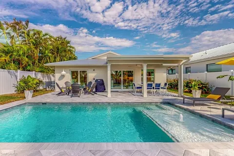 $1,300,000 | 542 104th Avenue North, Naples, FL 34108