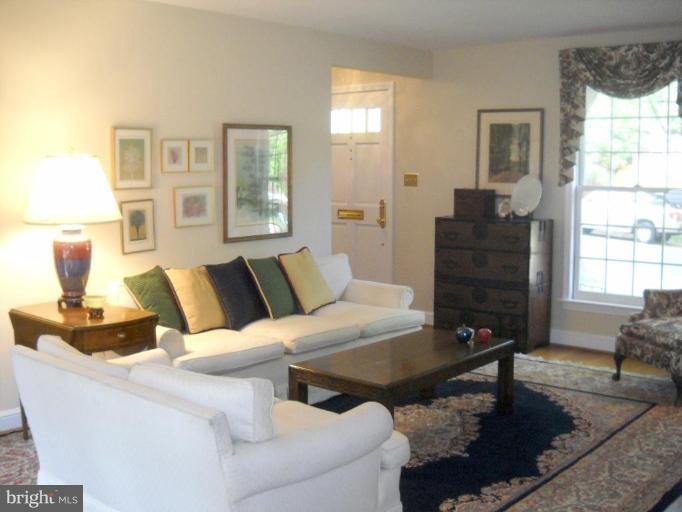 4604 Saul Road Bethesda, MD 20814 - Photo 20 of 30 Living Room #2