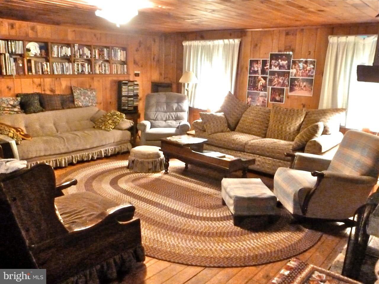 811 Corls Road Fayetteville, PA 17222 - Photo 4 of 15 Living Room