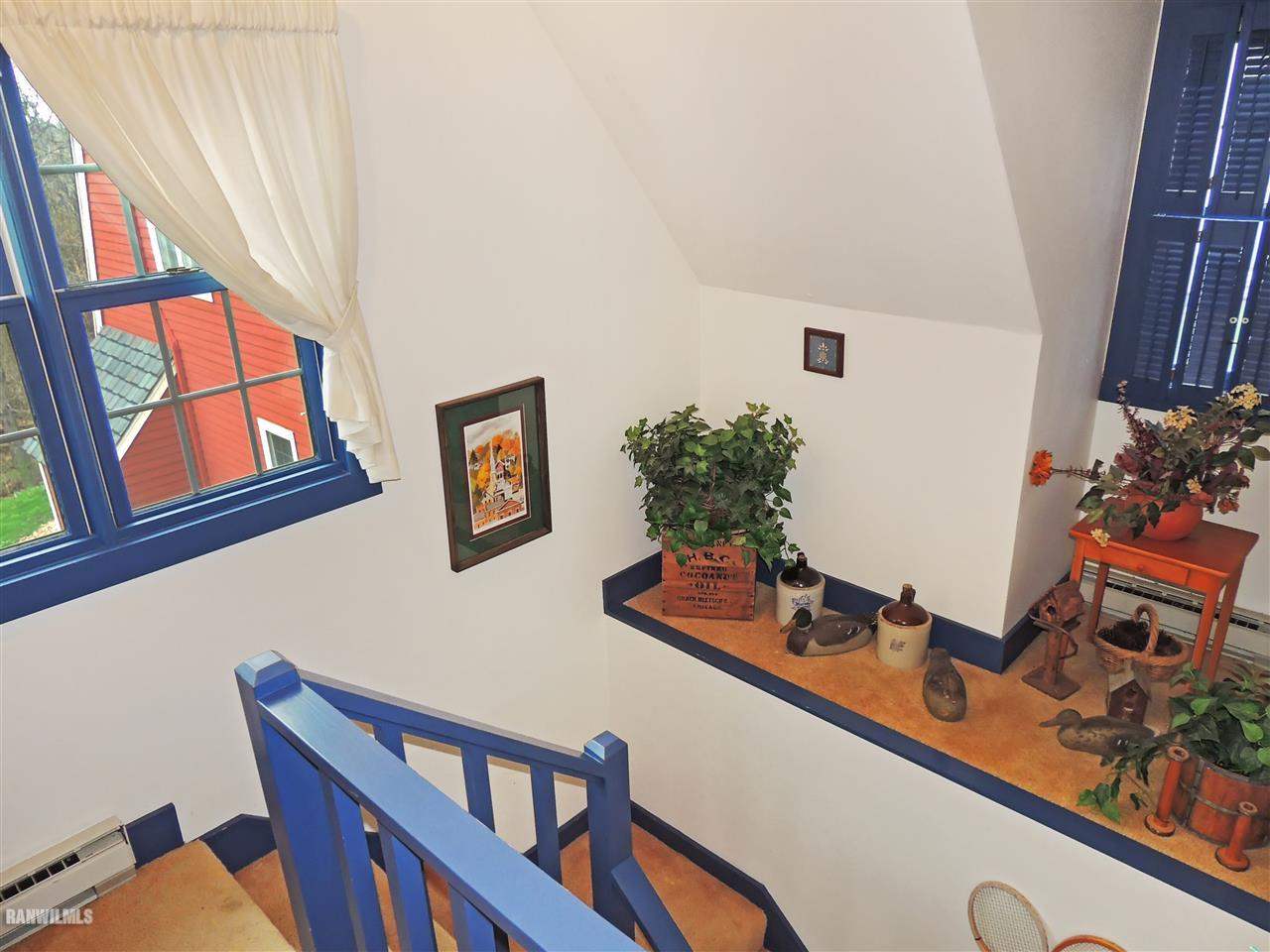21 Thatcher Lane Galena, IL 61036 - Photo 15 of 25 a dining room with furniture and a window