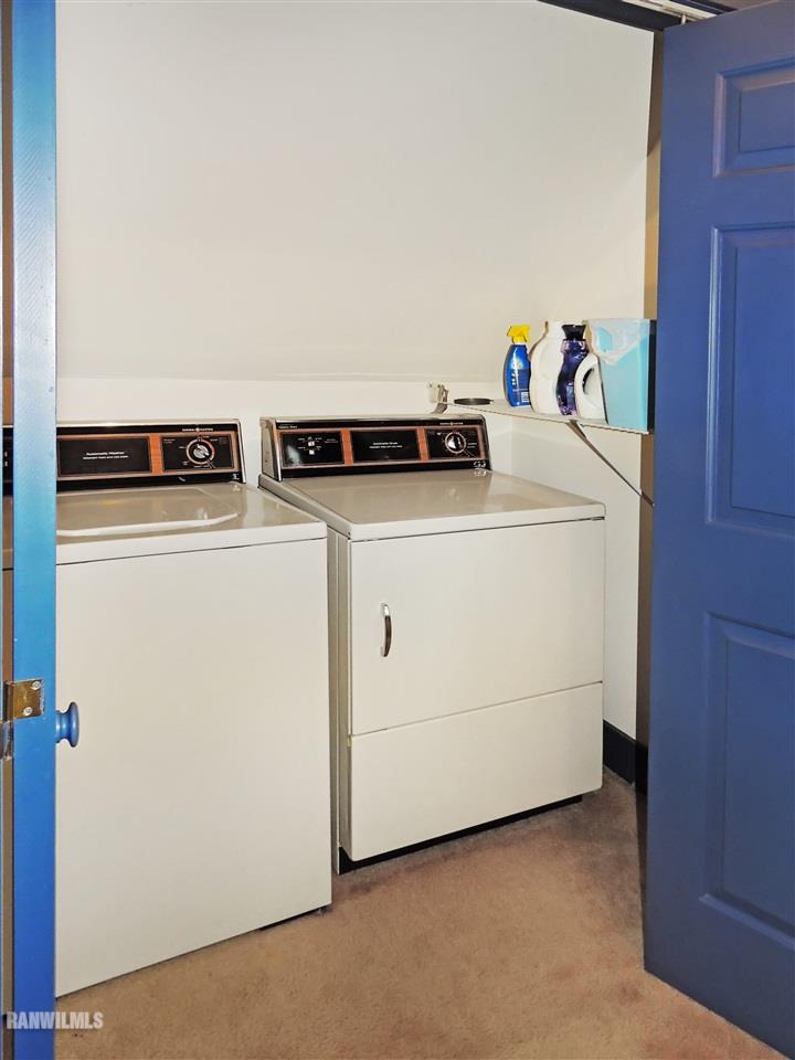 21 Thatcher Lane Galena, IL 61036 - Photo 23 of 25 a utility room with dryer and washer