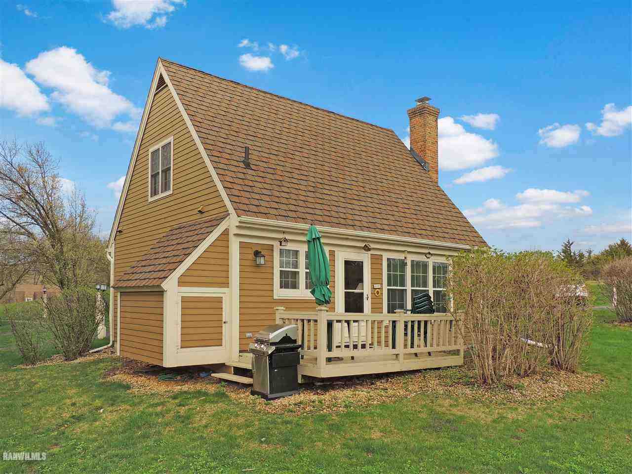 21 Thatcher Lane Galena, IL 61036 - Photo 3 of 25 a view of front of house with a yard