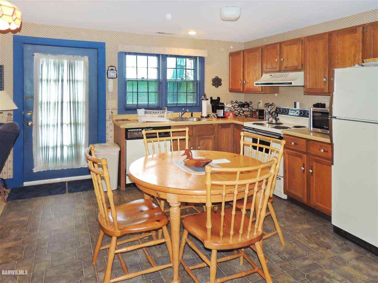21 Thatcher Lane Galena, IL 61036 - Photo 4 of 25 a kitchen with a dining table chairs and refrigerator