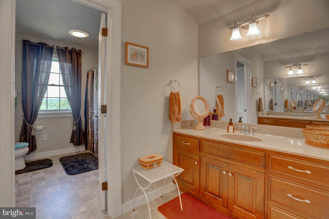 362 Hereford Road Elizabethtown, PA 17022 - Photo 38 of 59 In Law Suite Full Bathroom