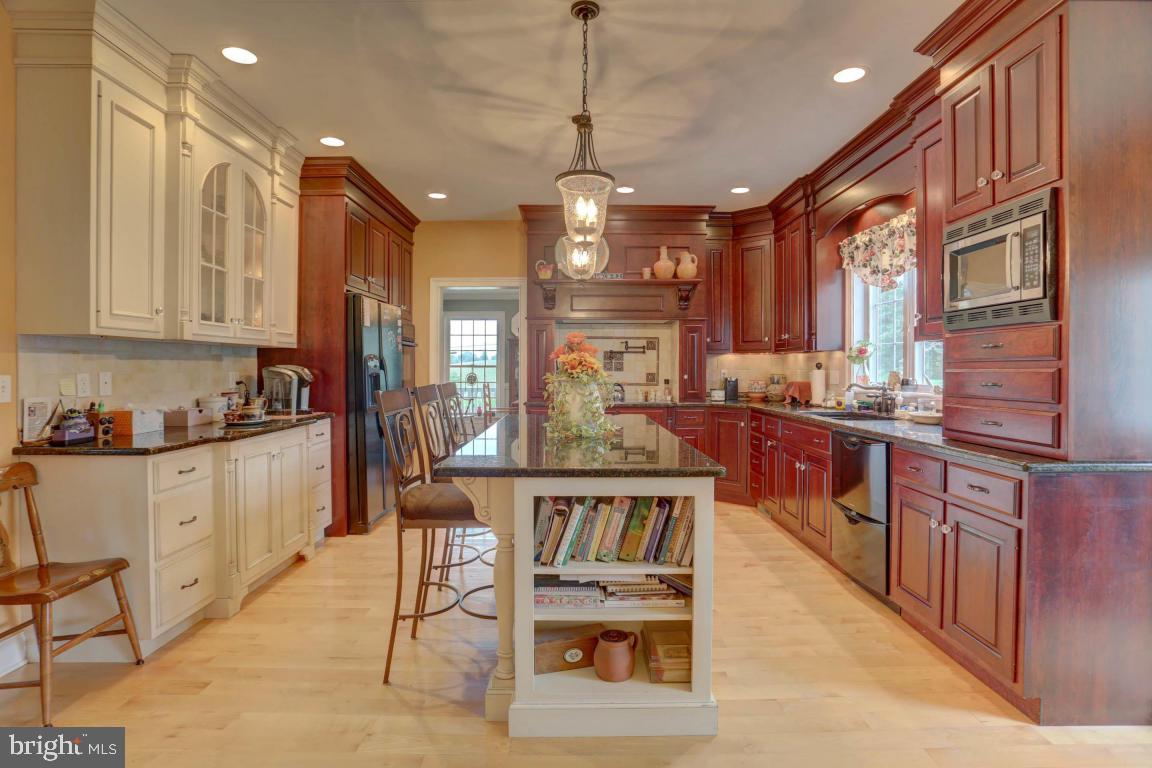 362 Hereford Road Elizabethtown, PA 17022 - Photo 8 of 59 Loads of Maple and Ash cabinets