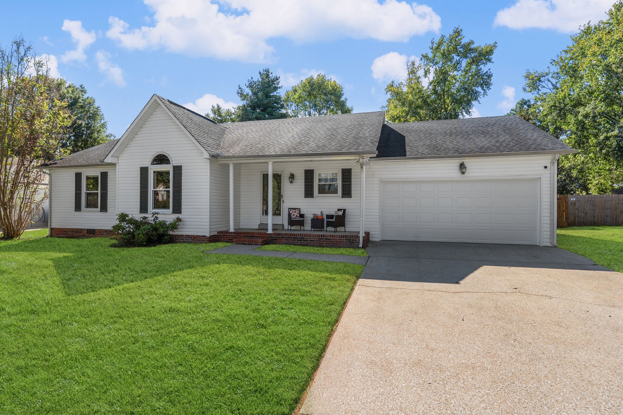 2511 Wellington Place Murfreesboro, TN 37128 - Photo 2 of 31 a front view of house with yard and green space
