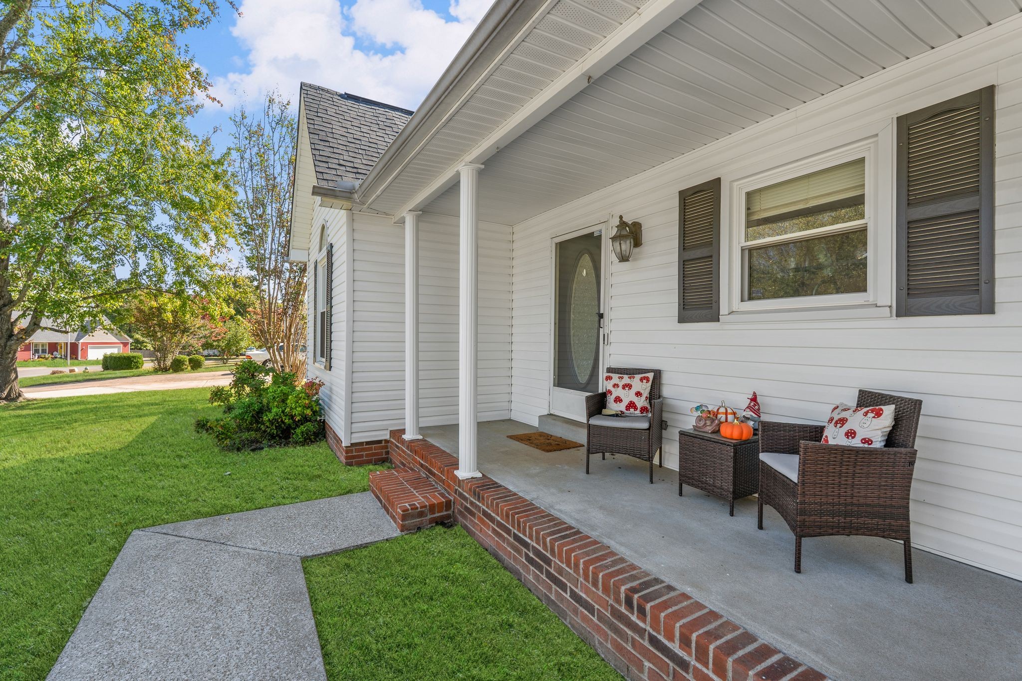 2511 Wellington Place Murfreesboro, TN 37128 - Photo 3 of 31 a backyard of a house with outdoor seating