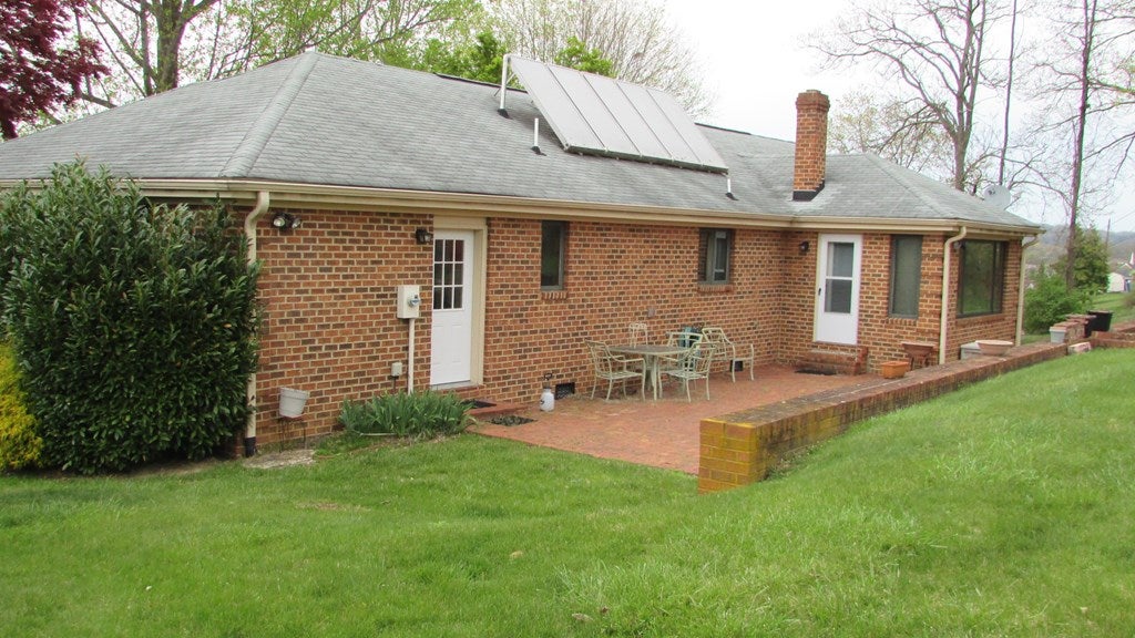 7809 Brandon Road Fairlawn, VA 24141 - Photo 11 of 48 Gallery Image 11