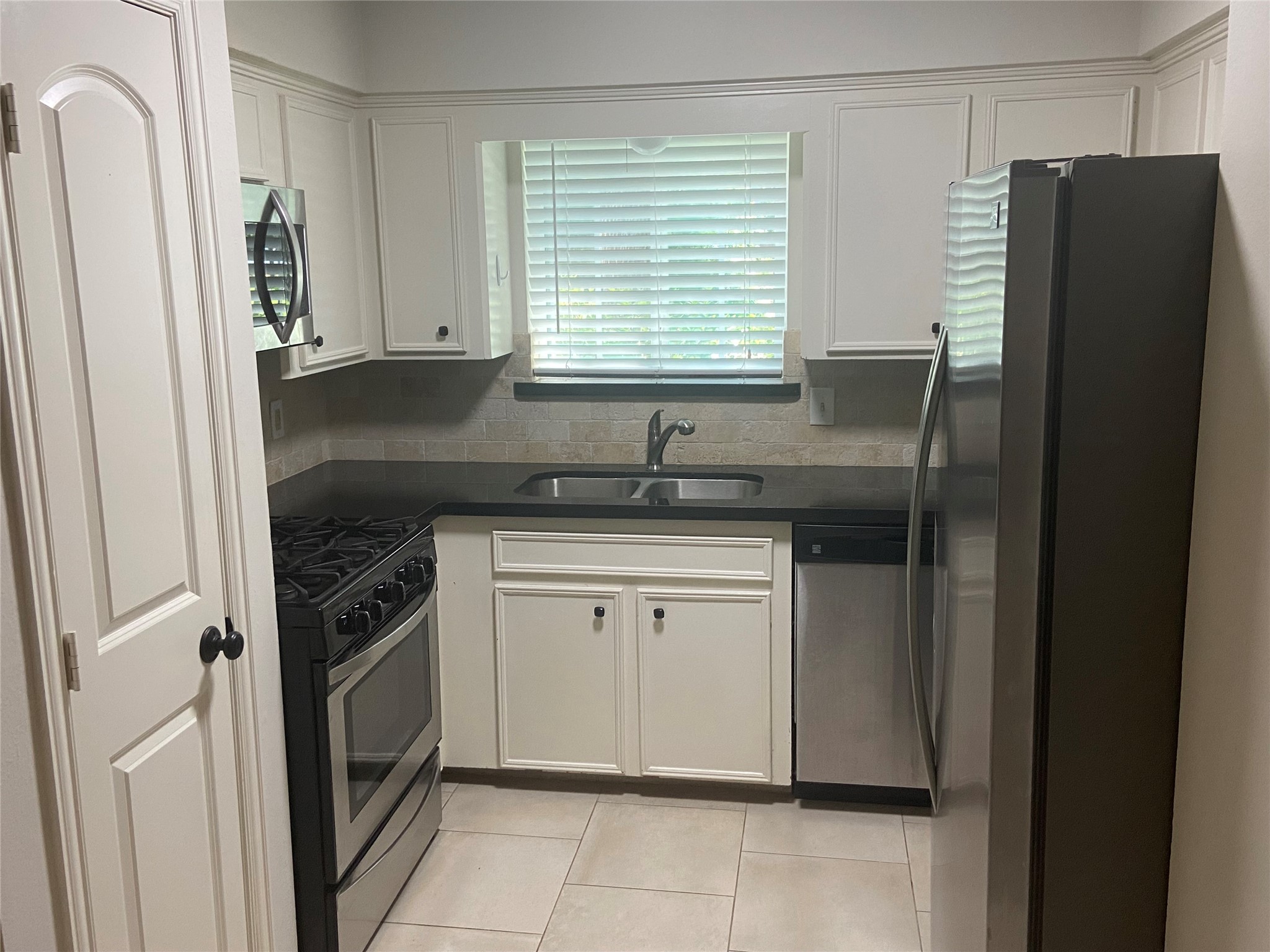60 Oldstream Court Spring, TX 77381 - Photo 3 of 9 a kitchen with stainless steel appliances granite countertop a refrigerator and a sink