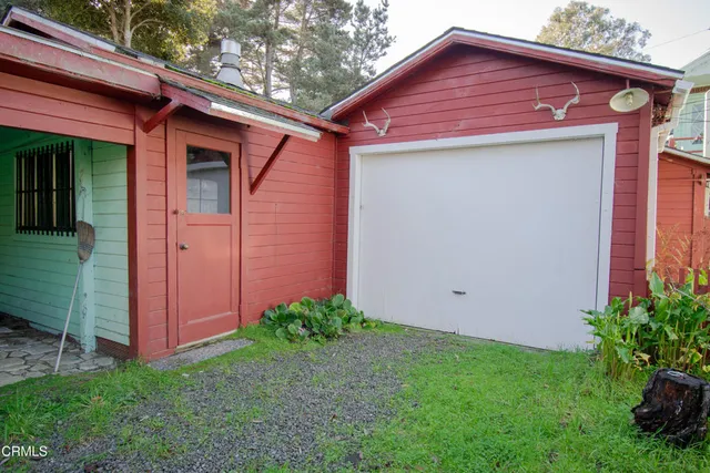 a room with windows and closet