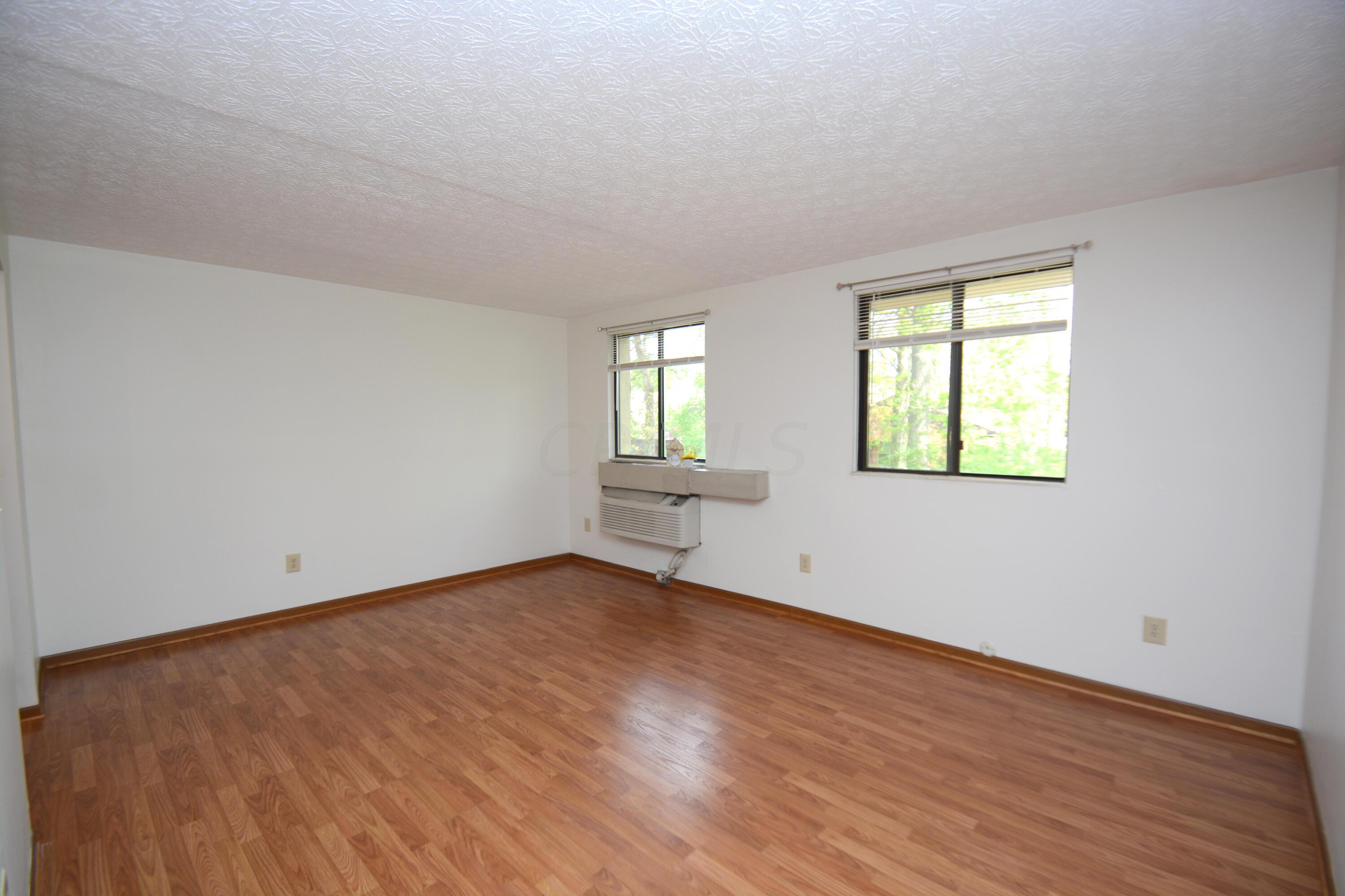 4115 Karl Road, Unit 206 Columbus, OH 43224 - Photo 3 of 18 Living Room