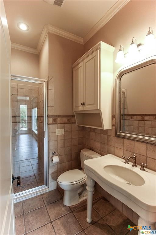 10286 Hartrick Bluff Road Temple, TX 76502 - Photo 43 of 46 a bathroom with a sink a toilet and shower